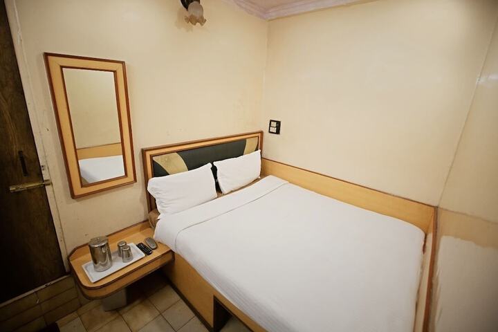 Room 8 of 15