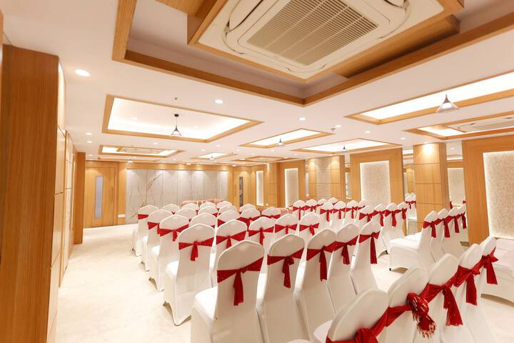 Ballroom/Hall 26 of 29