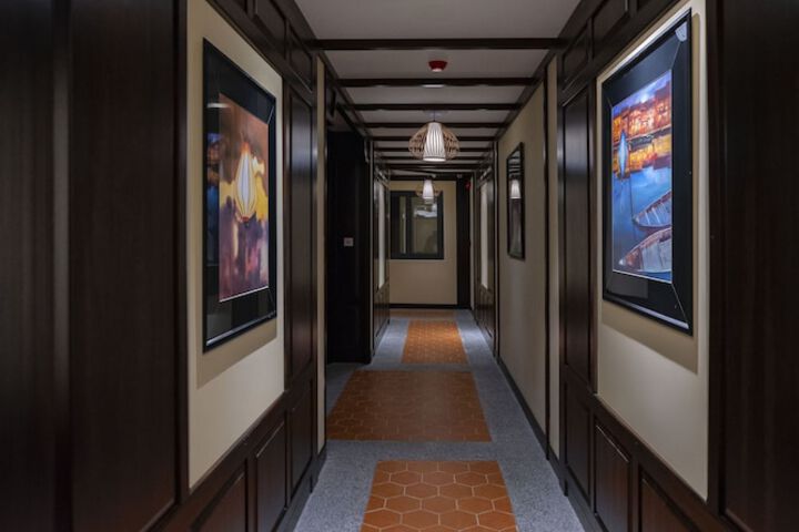 Ballroom/Hall 64 of 74