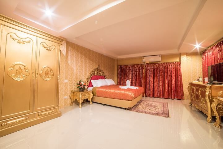 Room 8 of 41