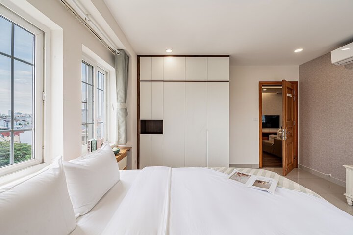 Room 3 of 206