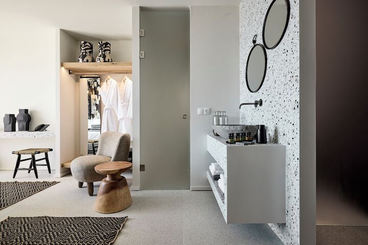 Room 183 of 254