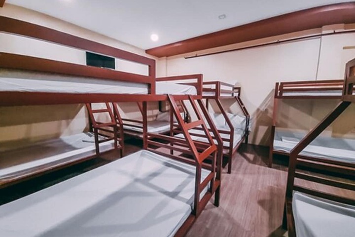 Room 17 of 38