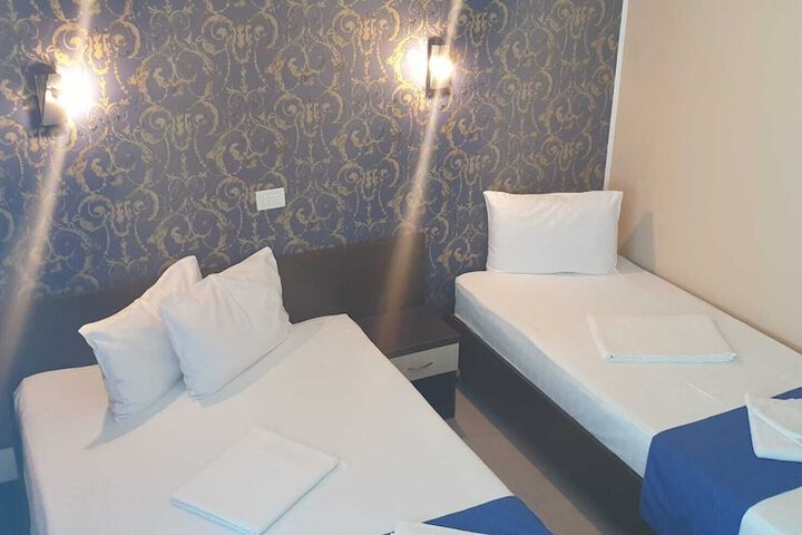 Room 33 of 49