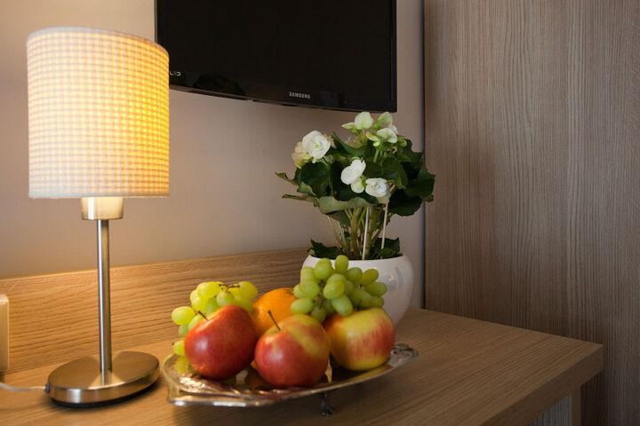 Room 16 of 27