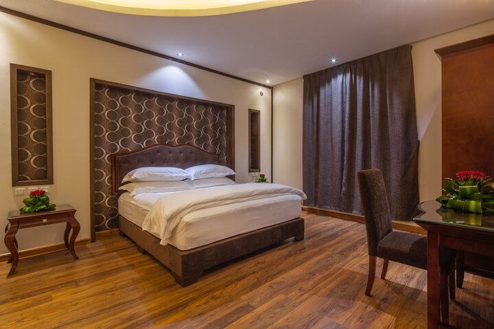 Room 6 of 44