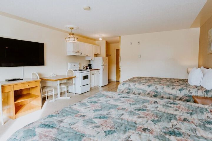 Room 4 of 8