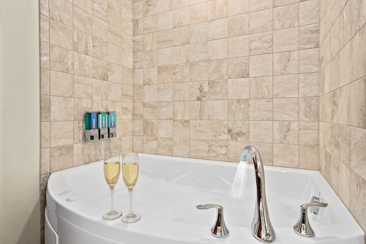 Jetted tub
