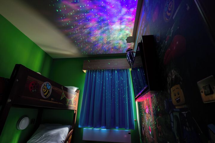 Room 33 of 83