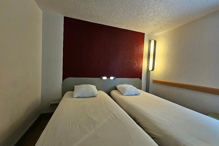 Room 9 of 23