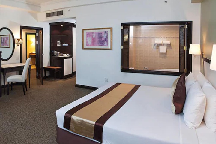 Room 18 of 43
