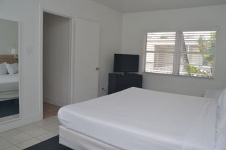 Room 4 of 32