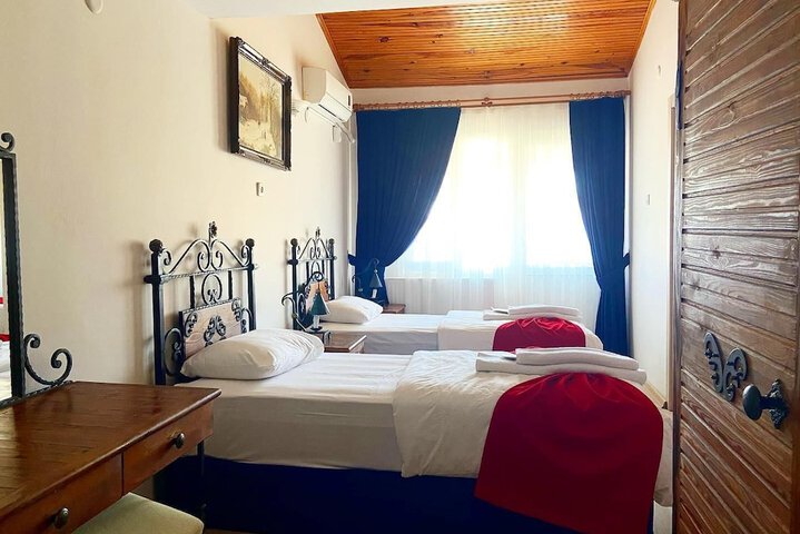 Room 5 of 7