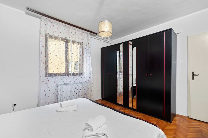 Room 28 of 127