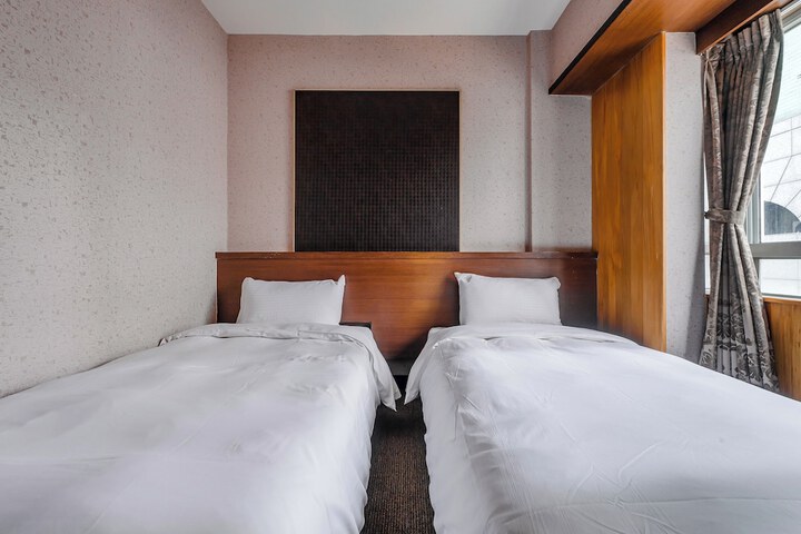 Room 45 of 90