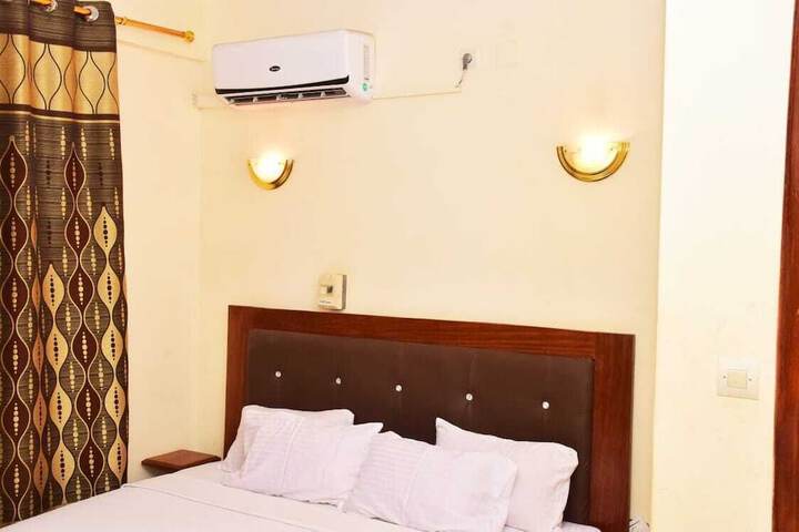 Room 2 of 9