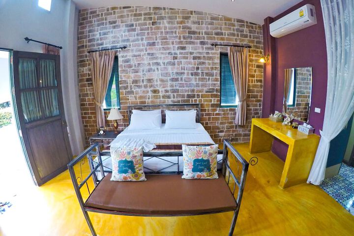Room 42 of 98