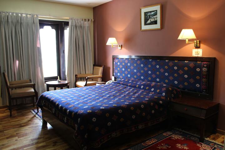 Room 6 of 10
