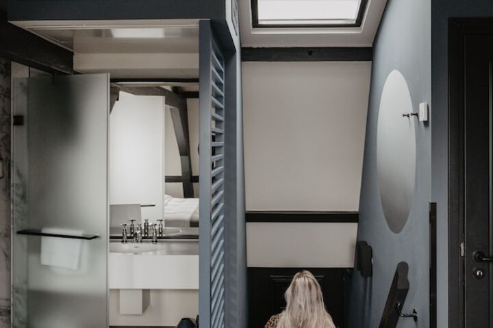 Room 6 of 67