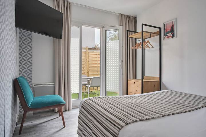 Room 16 of 38