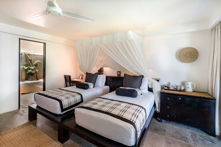 Room 3 of 164