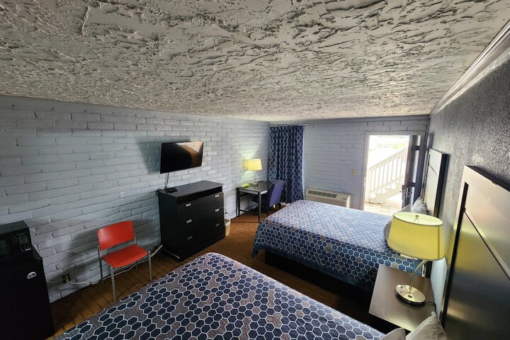 Room 12 of 23