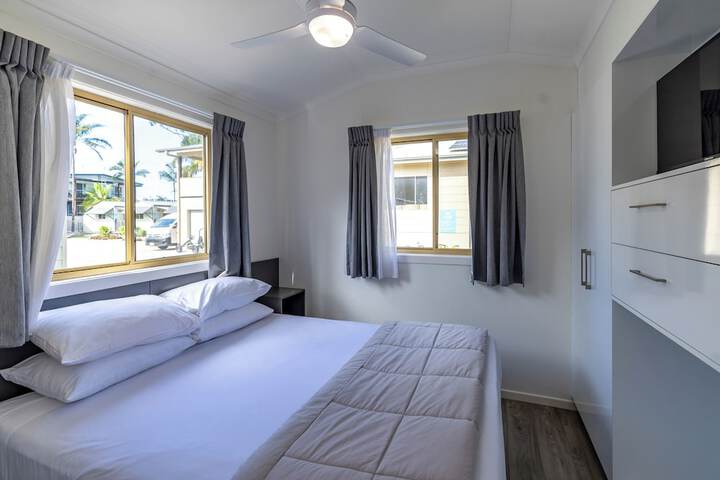 Room 3 of 109