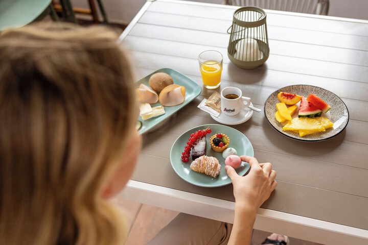 Breakfast/Coffee Service 91 of 97