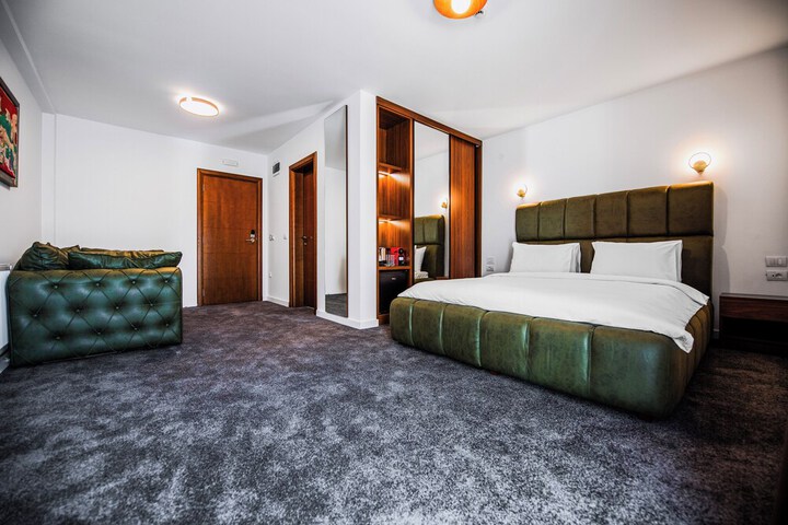 Room 23 of 113