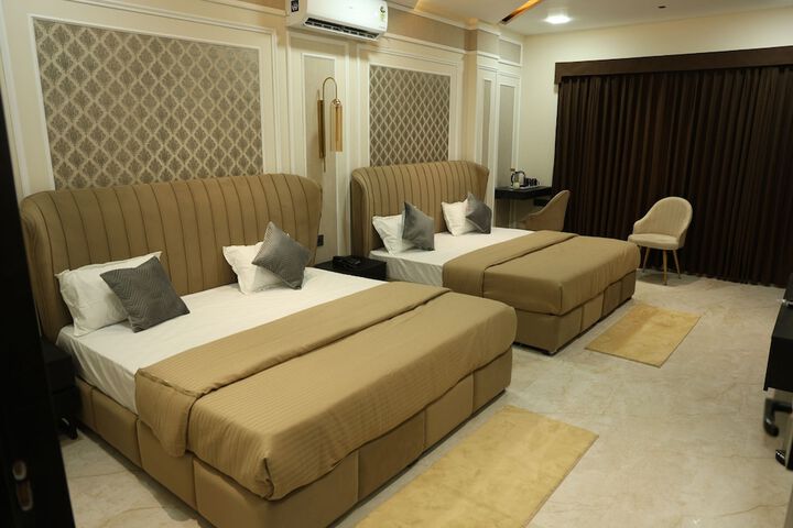 Room 6 of 34