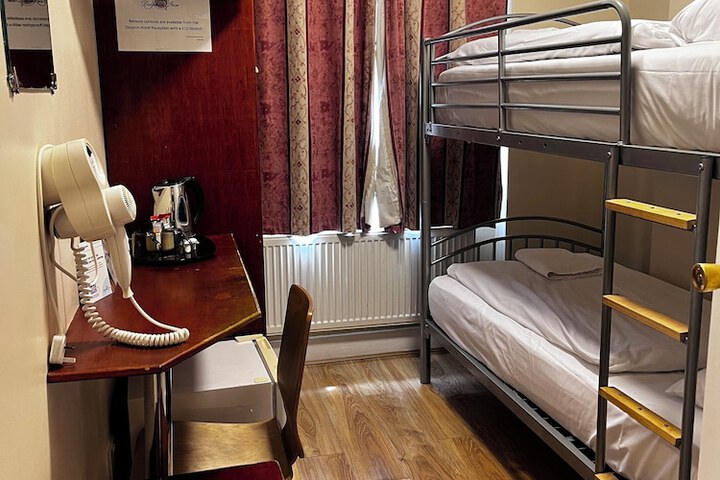 Room 32 of 65