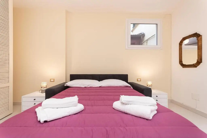 Room 4 of 16