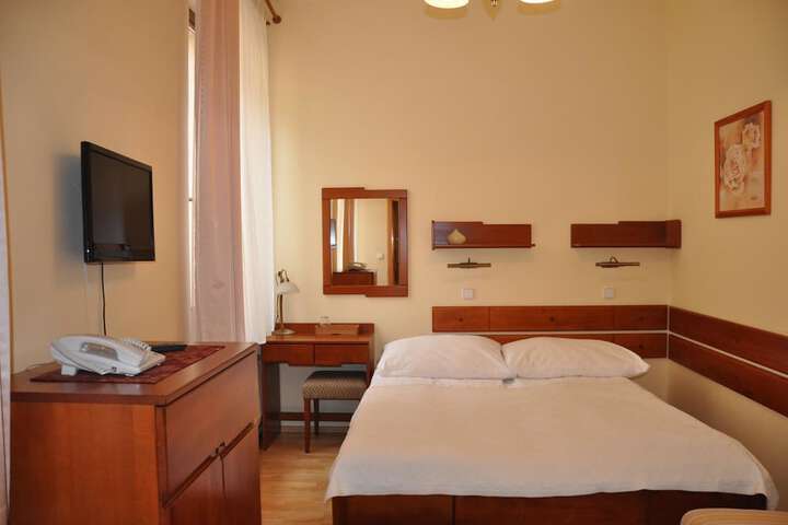 Room 5 of 53