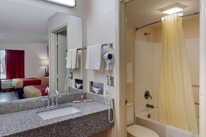2 Double Beds (8 of 18)