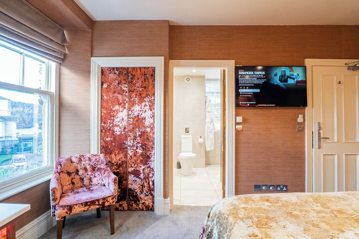 Room 128 of 242