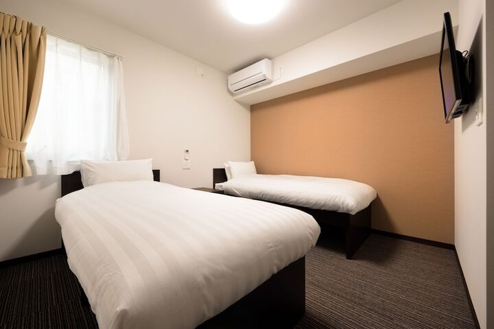 Room 8 of 39