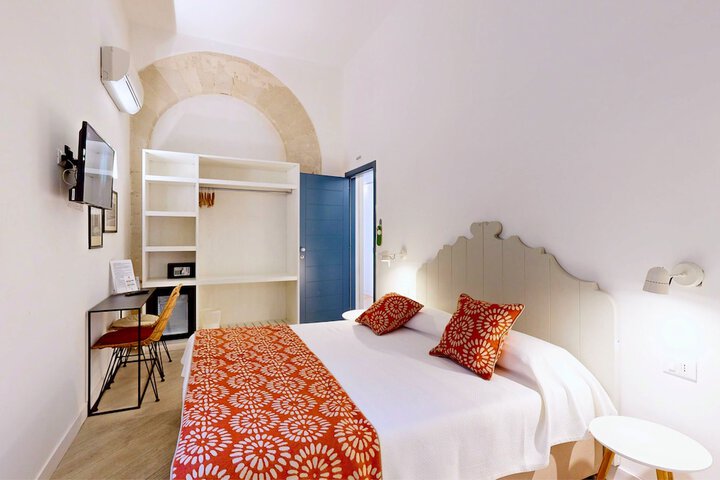 Room 83 of 210