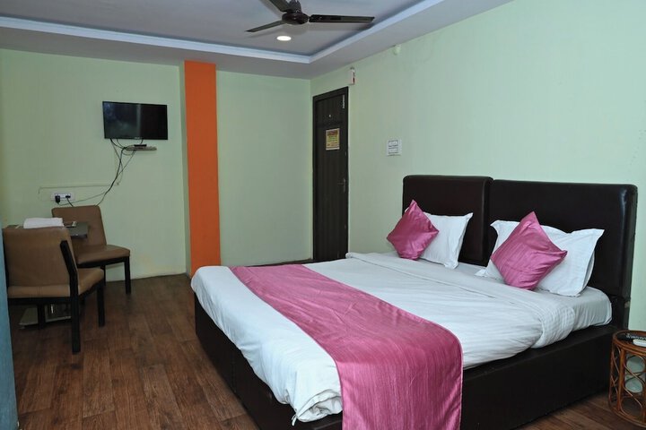 Room 6 of 16