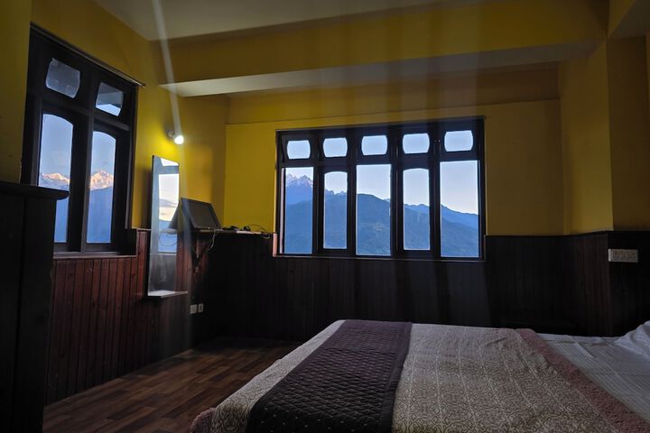 Room 24 of 54