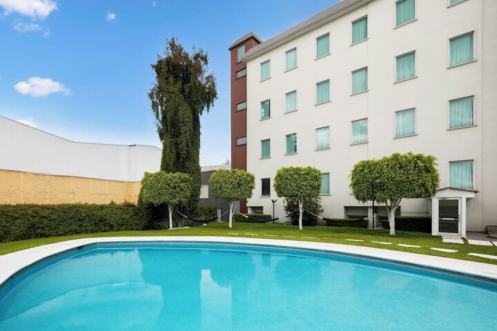 Pools & Facilities