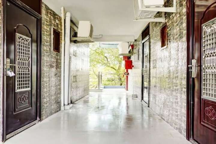 Room 6 of 13