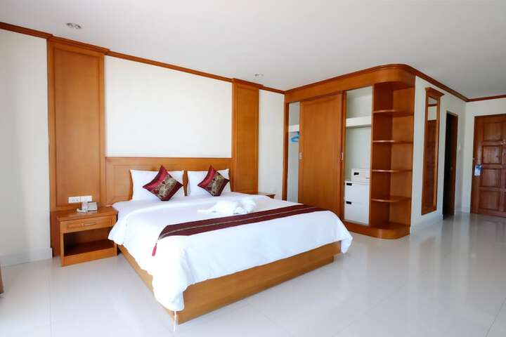 Room 9 of 40