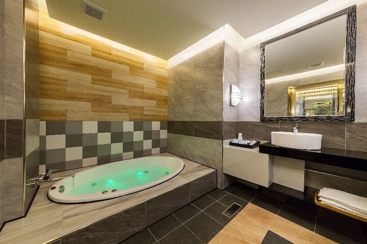 Hot Tub 184 of 216