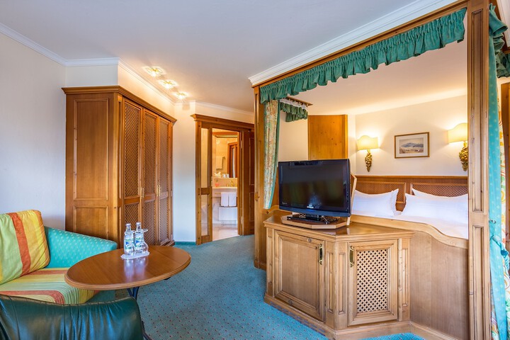 Room 4 of 55