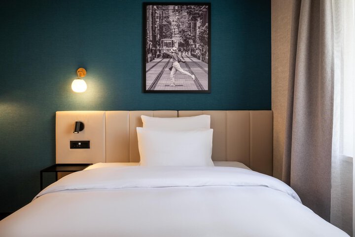 Room 27 of 120