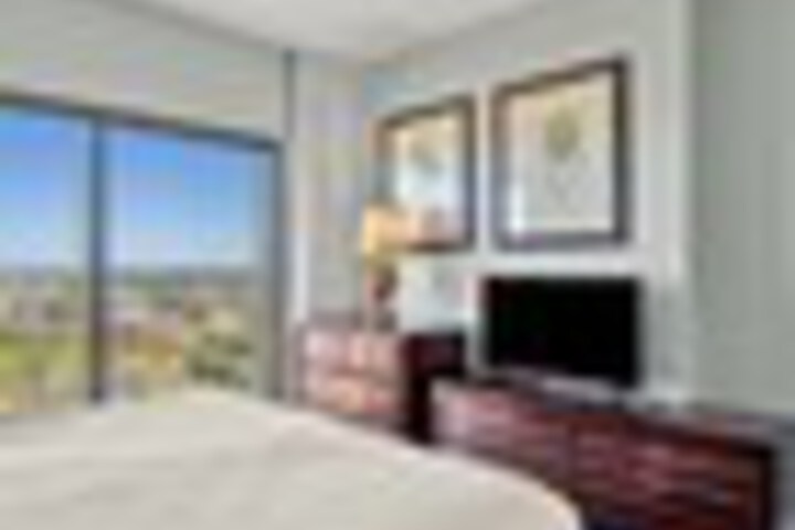 Room 32 of 444
