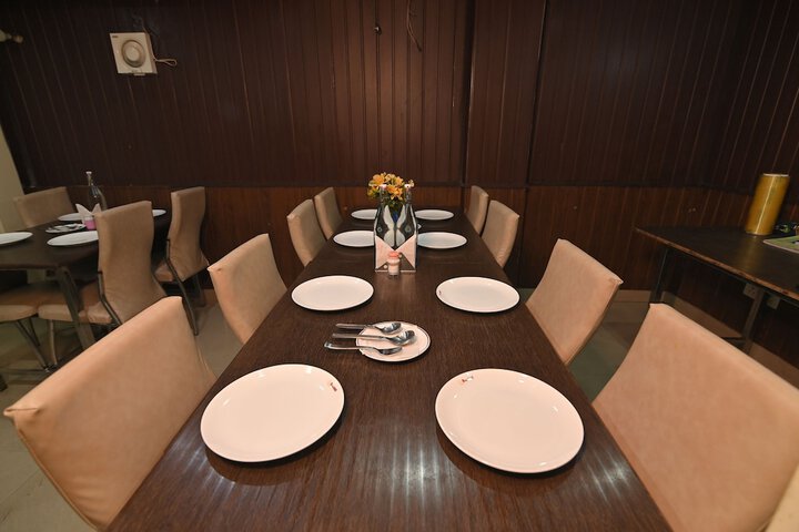 Dining 26 of 33