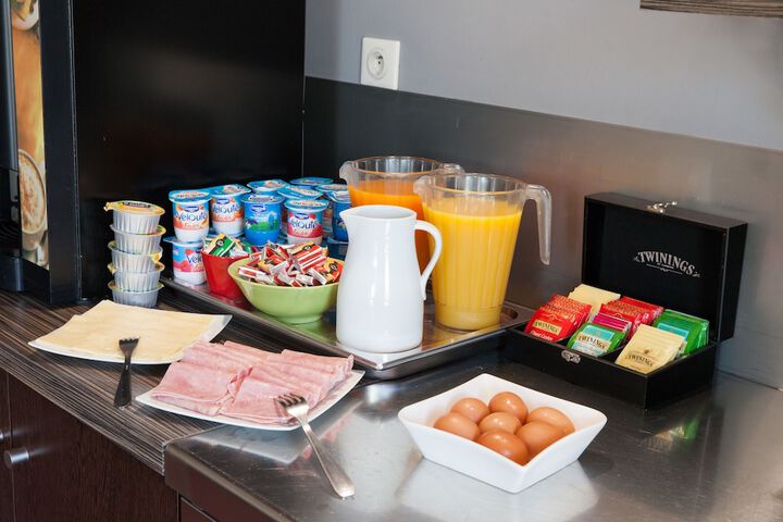 Breakfast/Coffee Service 31 of 49