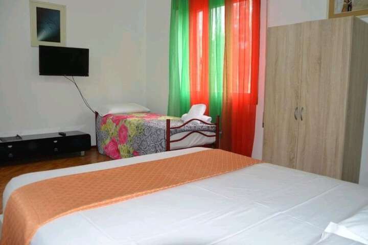 Room 8 of 10