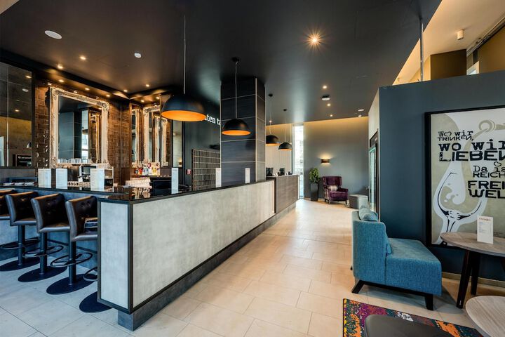 Entrance & Lobby